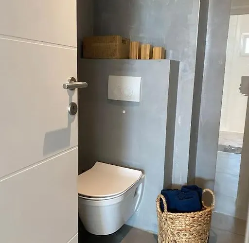 Ebli Seaview 아파트 풀라