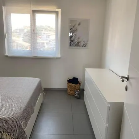 Ebli Seaview Apartman Póla